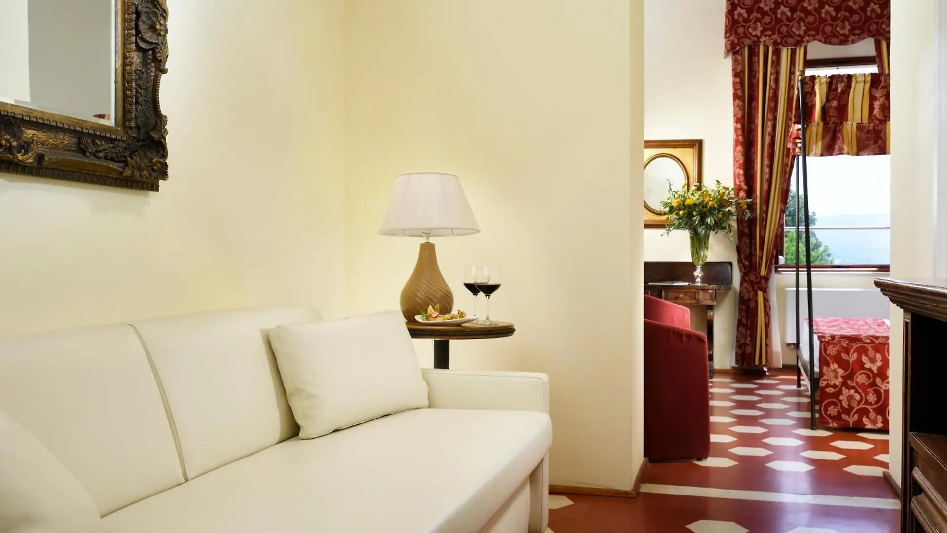 קולה ואל ד'אלזה Villa Sabolini 4*, קולה ואל ד'אלזה איטליה